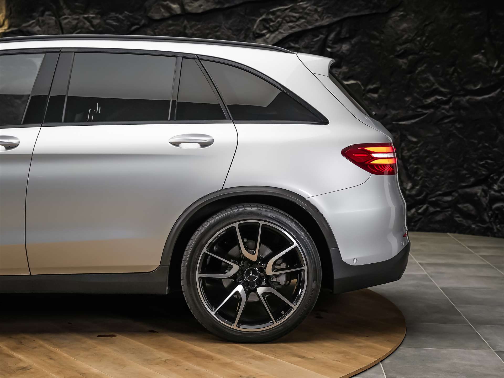 MERCEDES-BENZ GLC 43 AMG 4Matic 9G-Tronic *CH Auto*Panorama*Sitzlüftung*Head-Up*-image-18