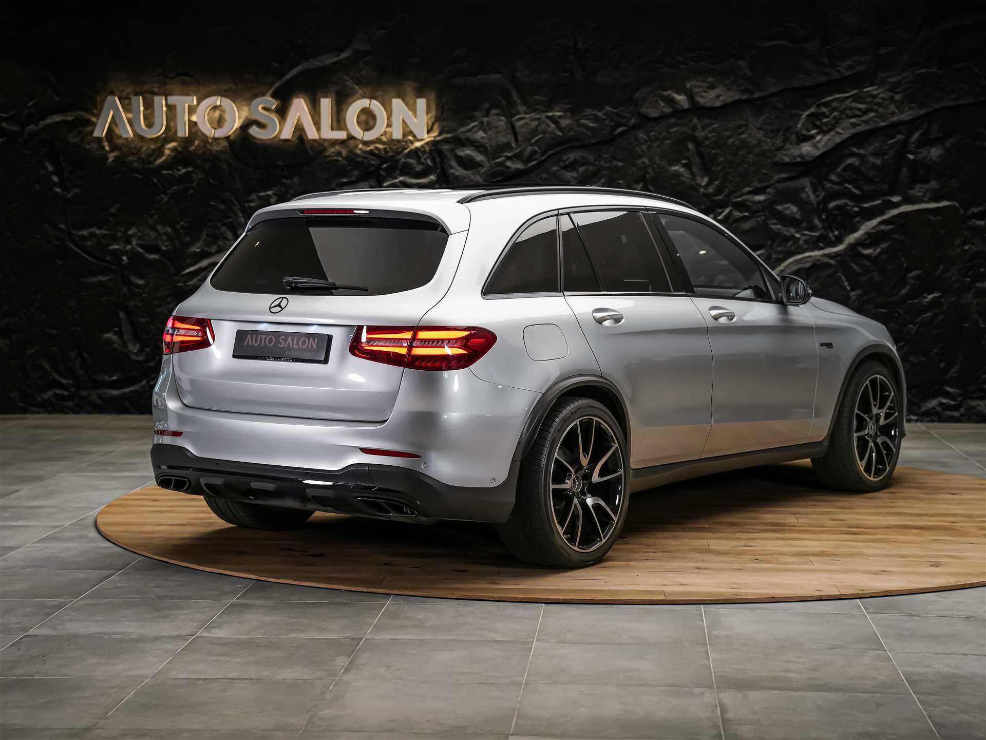 MERCEDES-BENZ GLC 43 AMG 4Matic 9G-Tronic *CH Auto*Panorama*Sitzlüftung*Head-Up*-image-4