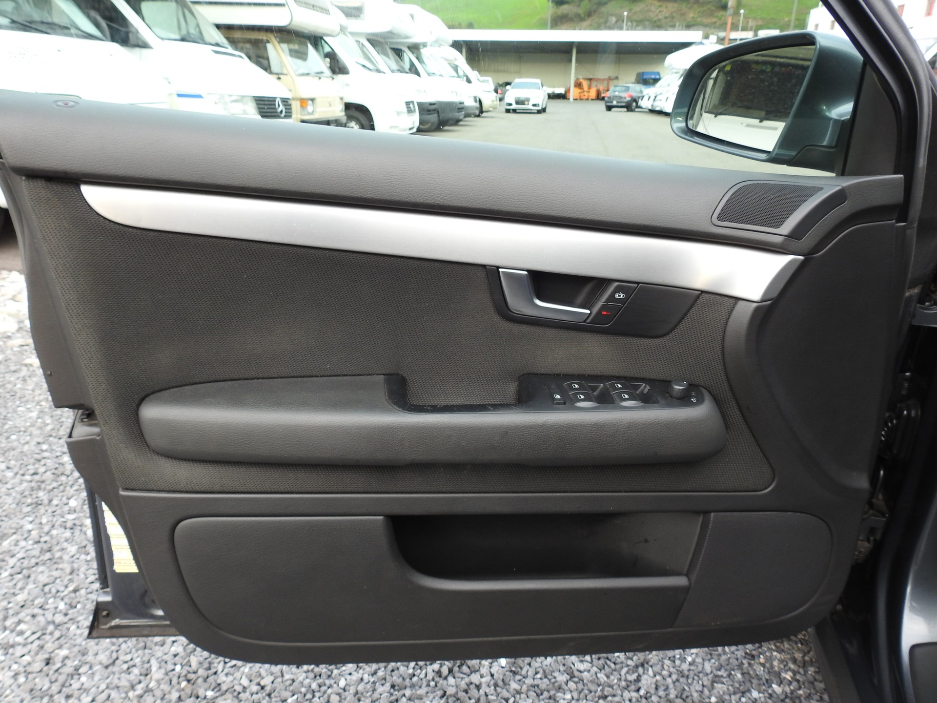 AUDI A4 Avant 3.0 V6 TDI quattro S-Line-image-10