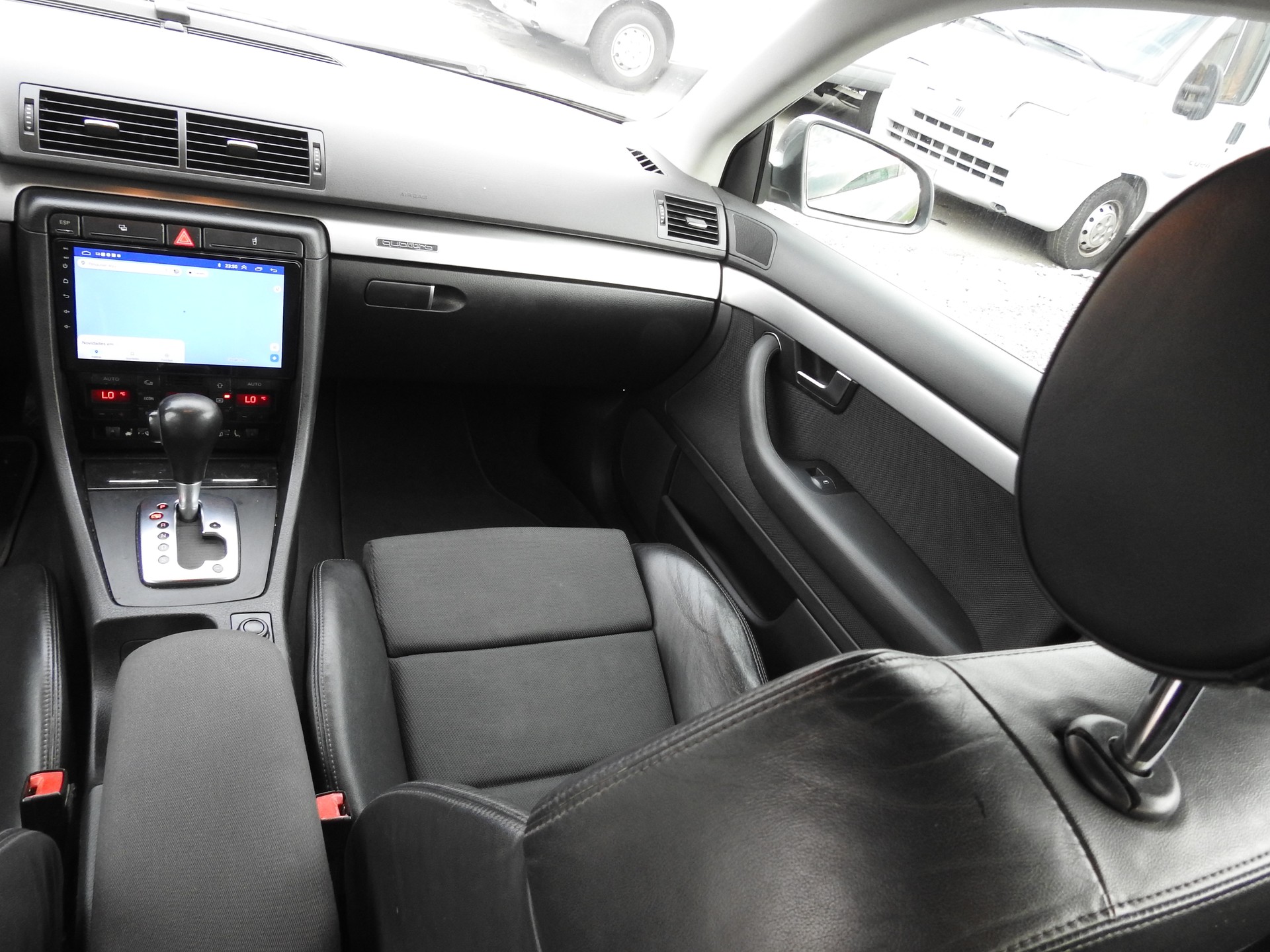AUDI A4 Avant 3.0 V6 TDI quattro S-Line-image-17