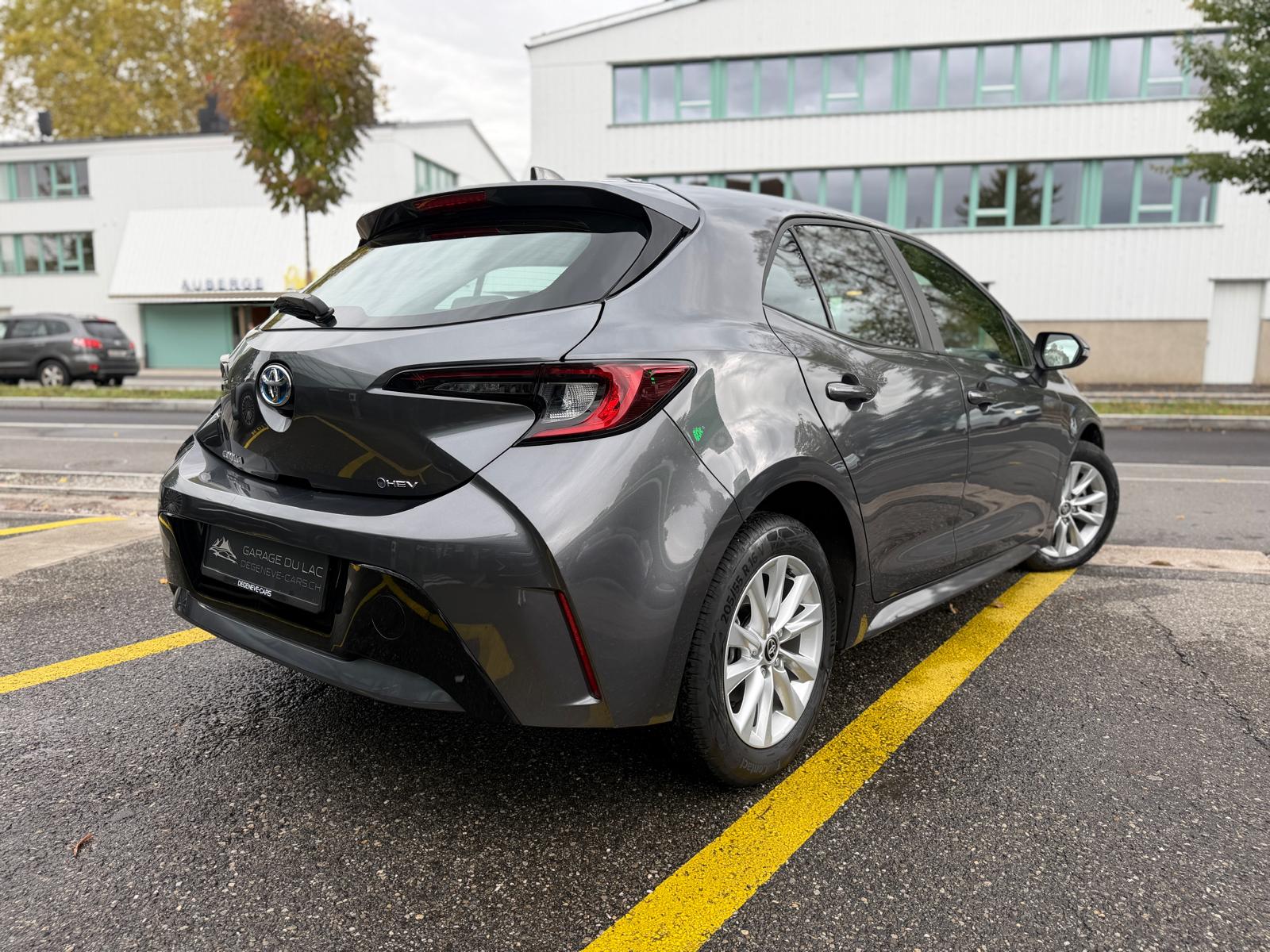 TOYOTA Corolla 1.8 HSD Comfort e- CVT-image-3