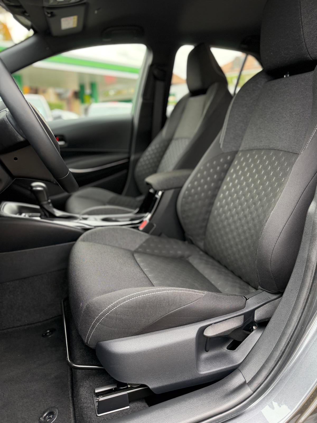 TOYOTA Corolla 1.8 HSD Comfort e- CVT-image-8