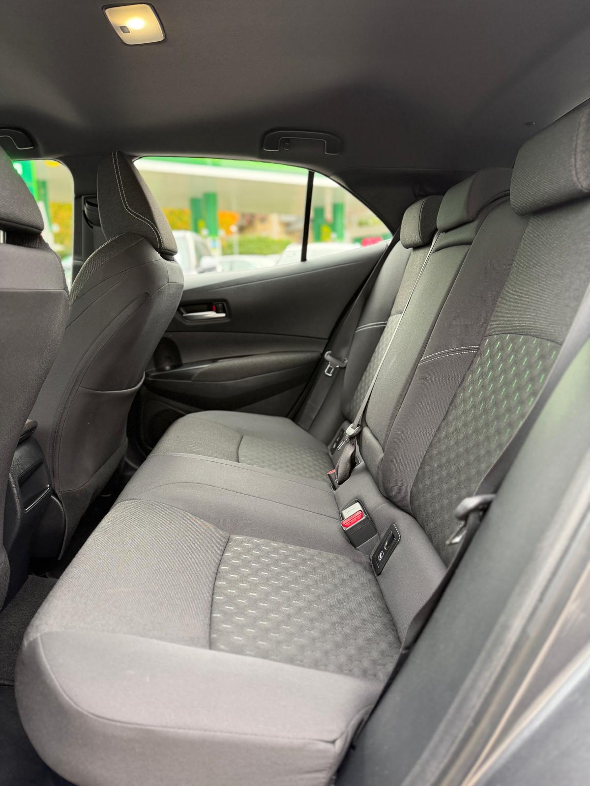 TOYOTA Corolla 1.8 HSD Comfort e- CVT-image-10