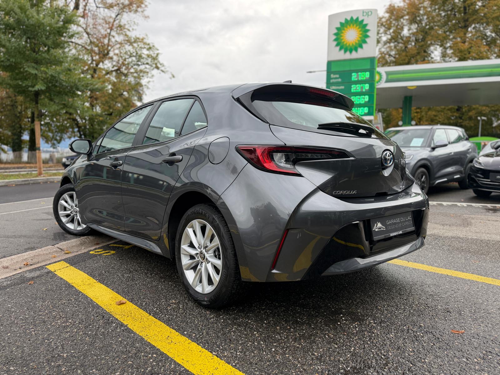 TOYOTA Corolla 1.8 HSD Comfort e- CVT-image-2