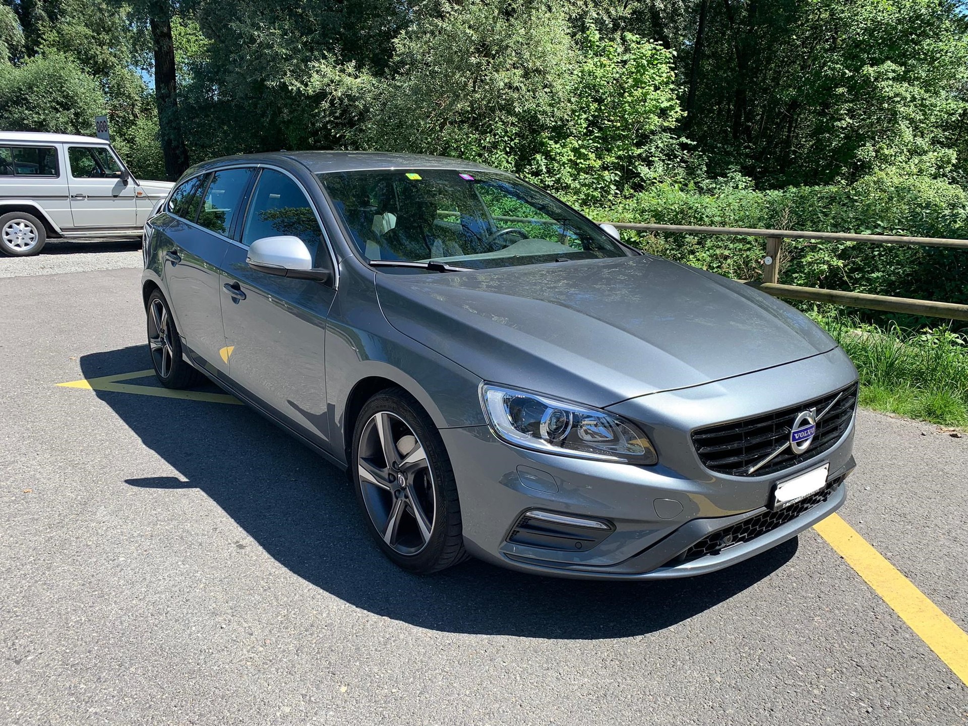 VOLVO V60 T4 Kinetic R-Design Geartronic-image-10