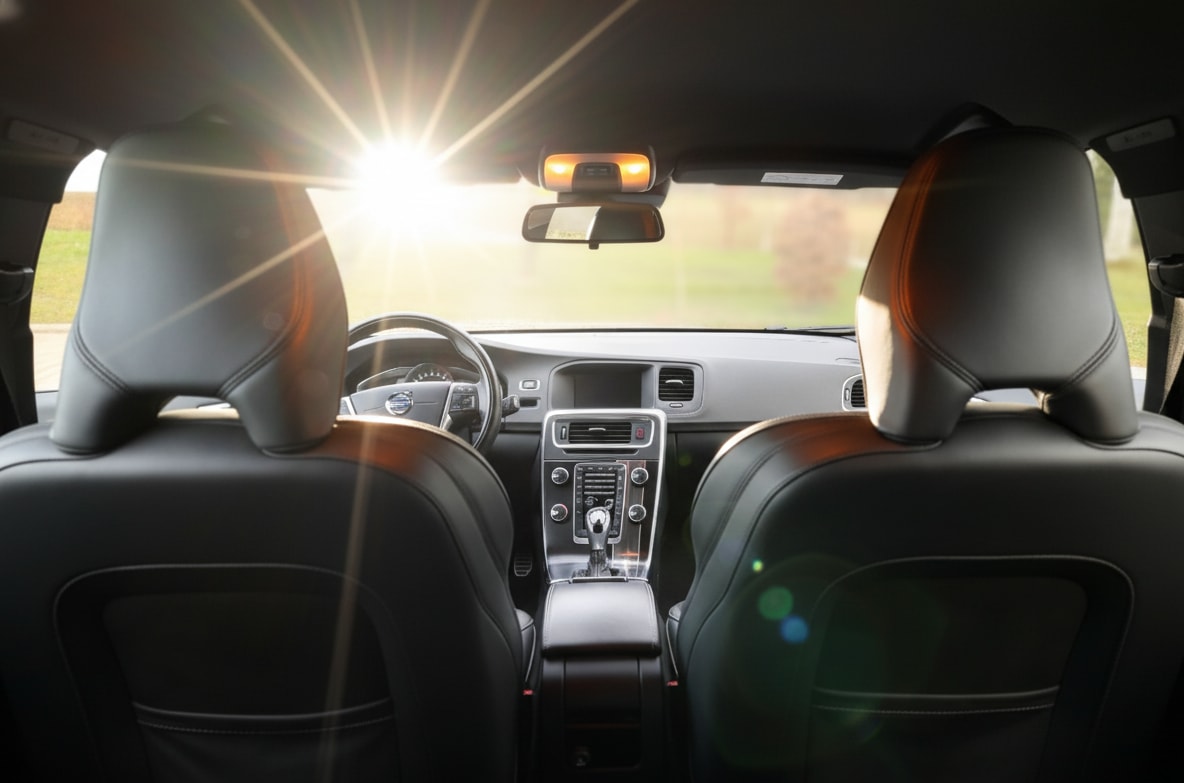 VOLVO V60 T4 Kinetic R-Design Geartronic-image-7