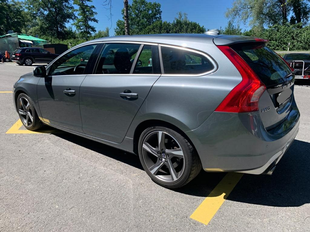 VOLVO V60 T4 Kinetic R-Design Geartronic-image-11