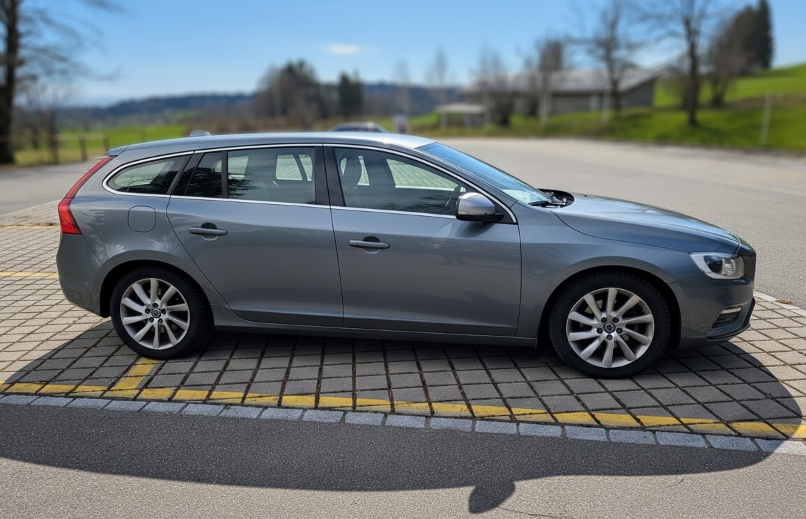 VOLVO V60 T4 Kinetic R-Design Geartronic-image-5