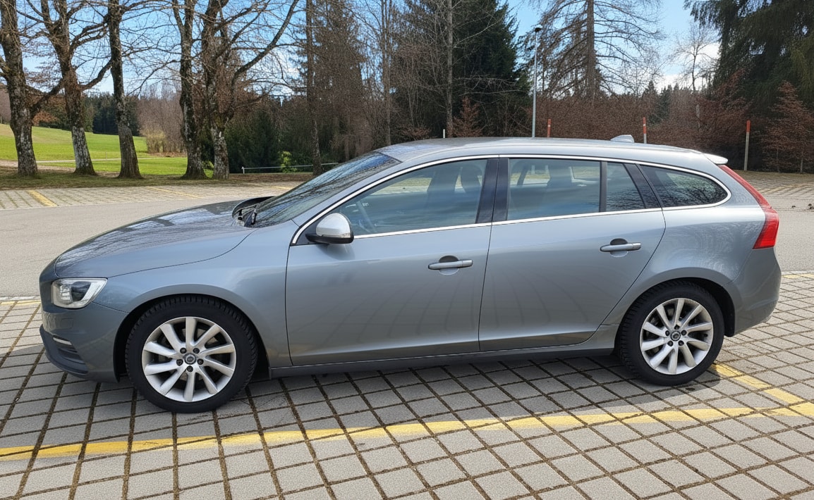 VOLVO V60 T4 Kinetic R-Design Geartronic-image-6