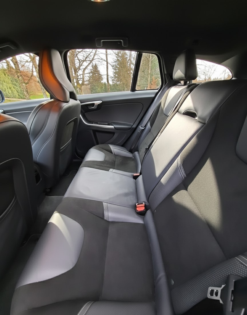 VOLVO V60 T4 Kinetic R-Design Geartronic-image-9