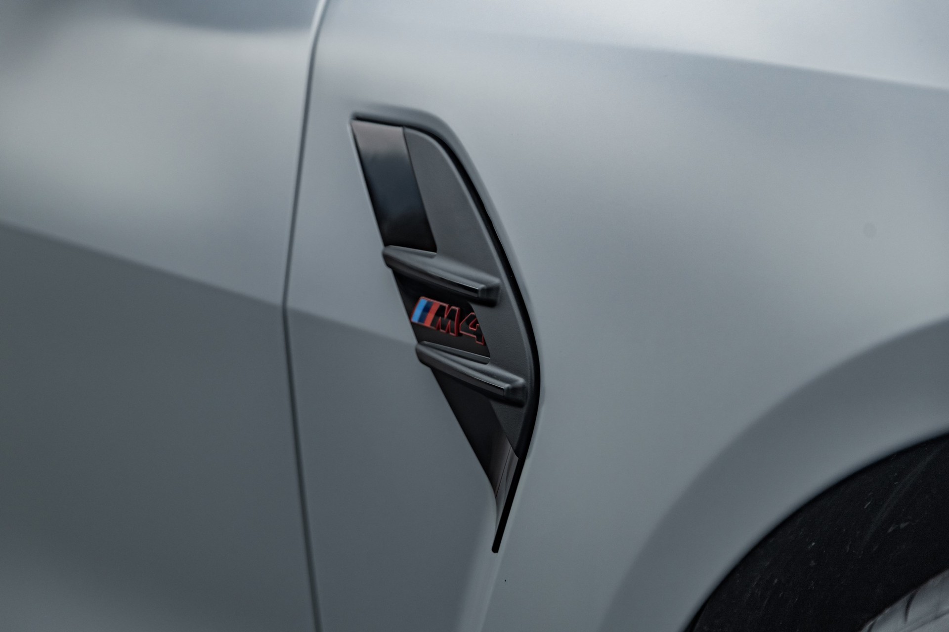 BMW M4 CSL Coupé-image-18