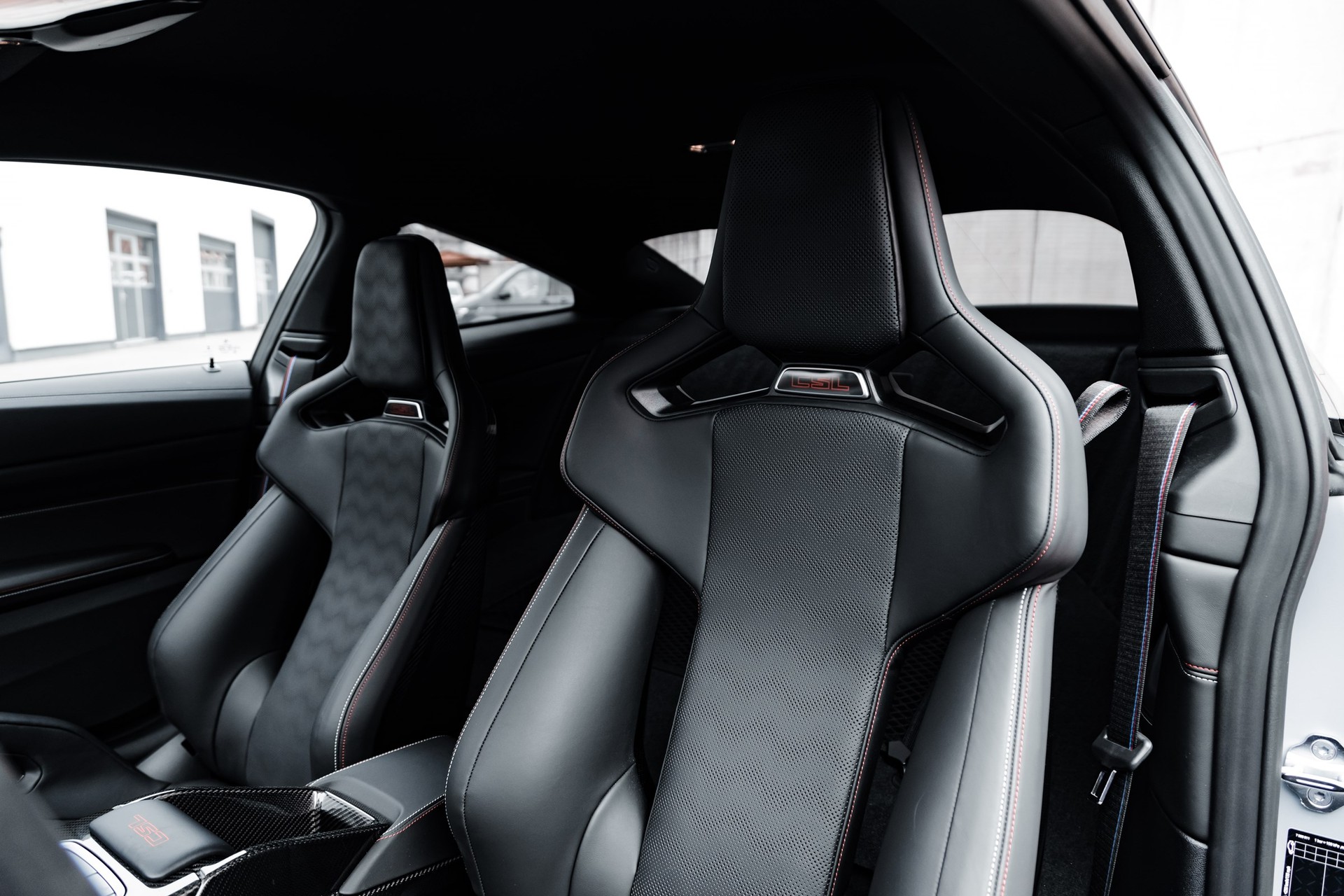 BMW M4 CSL Coupé-image-28