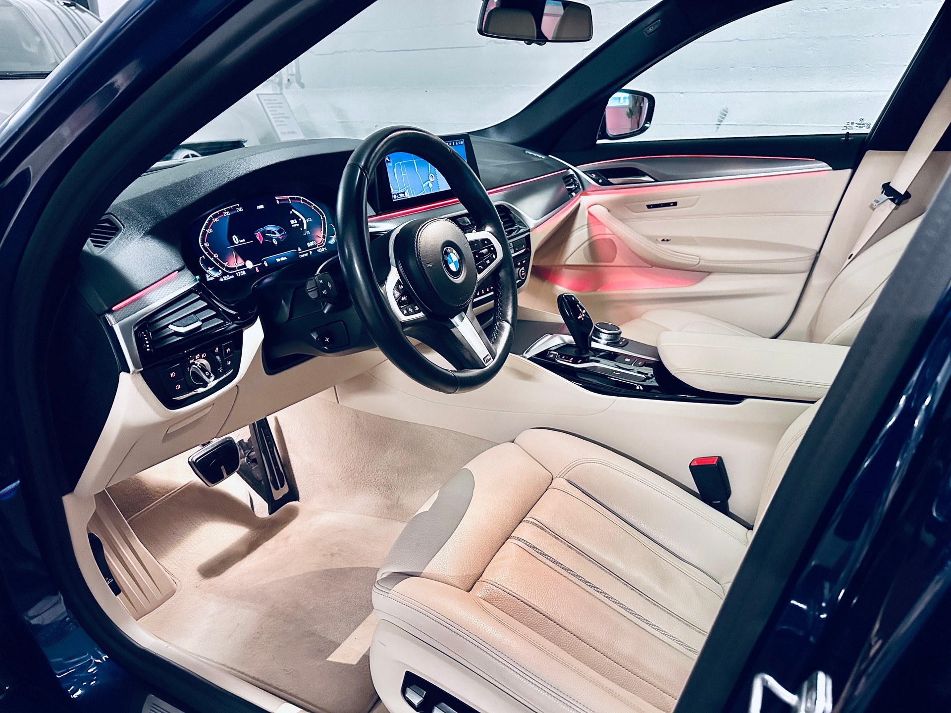 BMW 540d xDrive Touring M Sport Steptronic-image-11