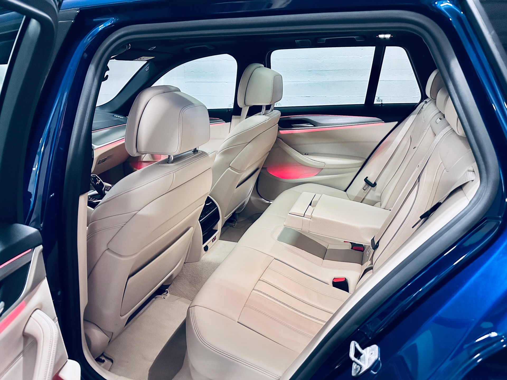 BMW 540d xDrive Touring M Sport Steptronic-image-13
