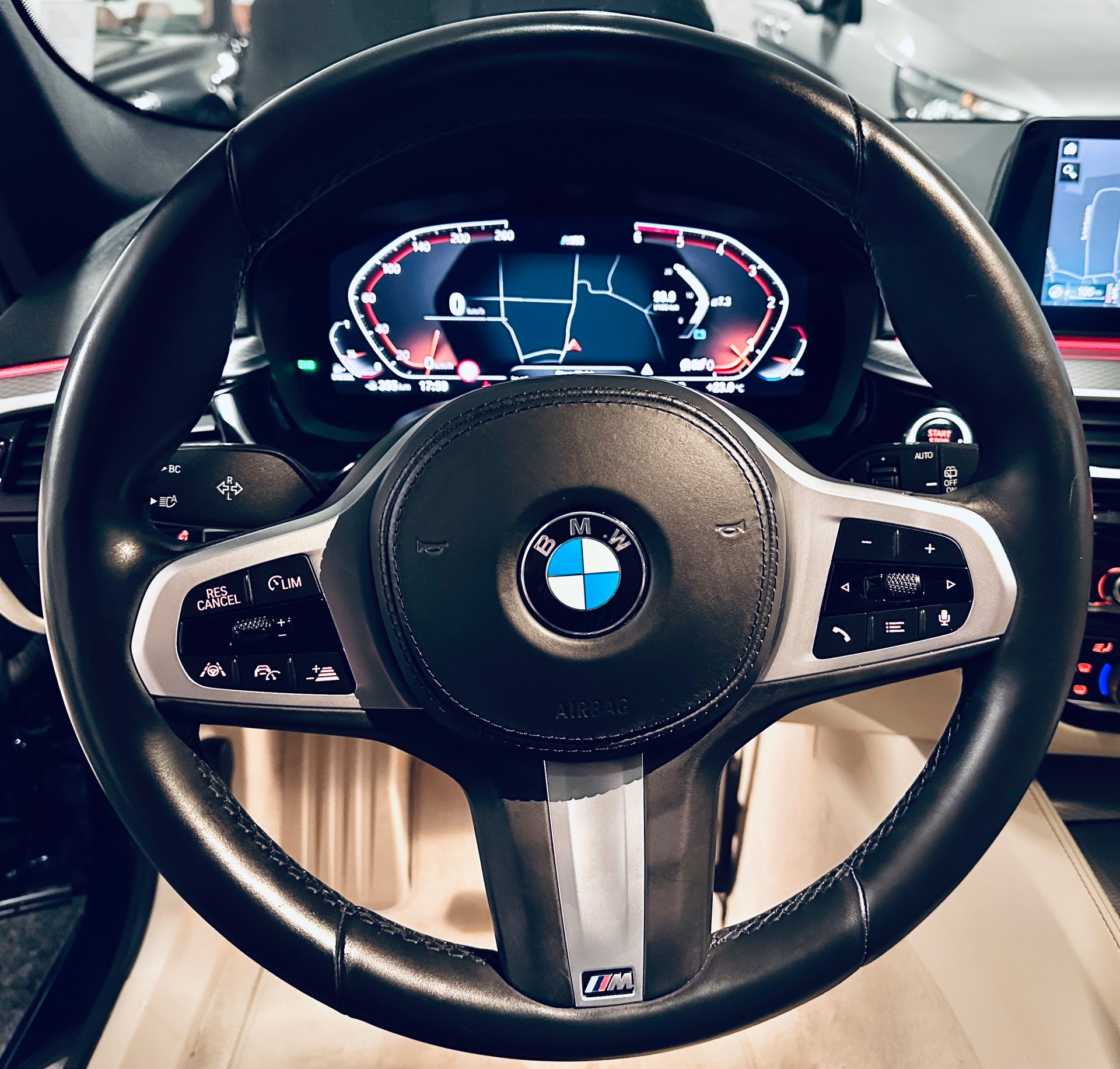 BMW 540d xDrive Touring M Sport Steptronic-image-12