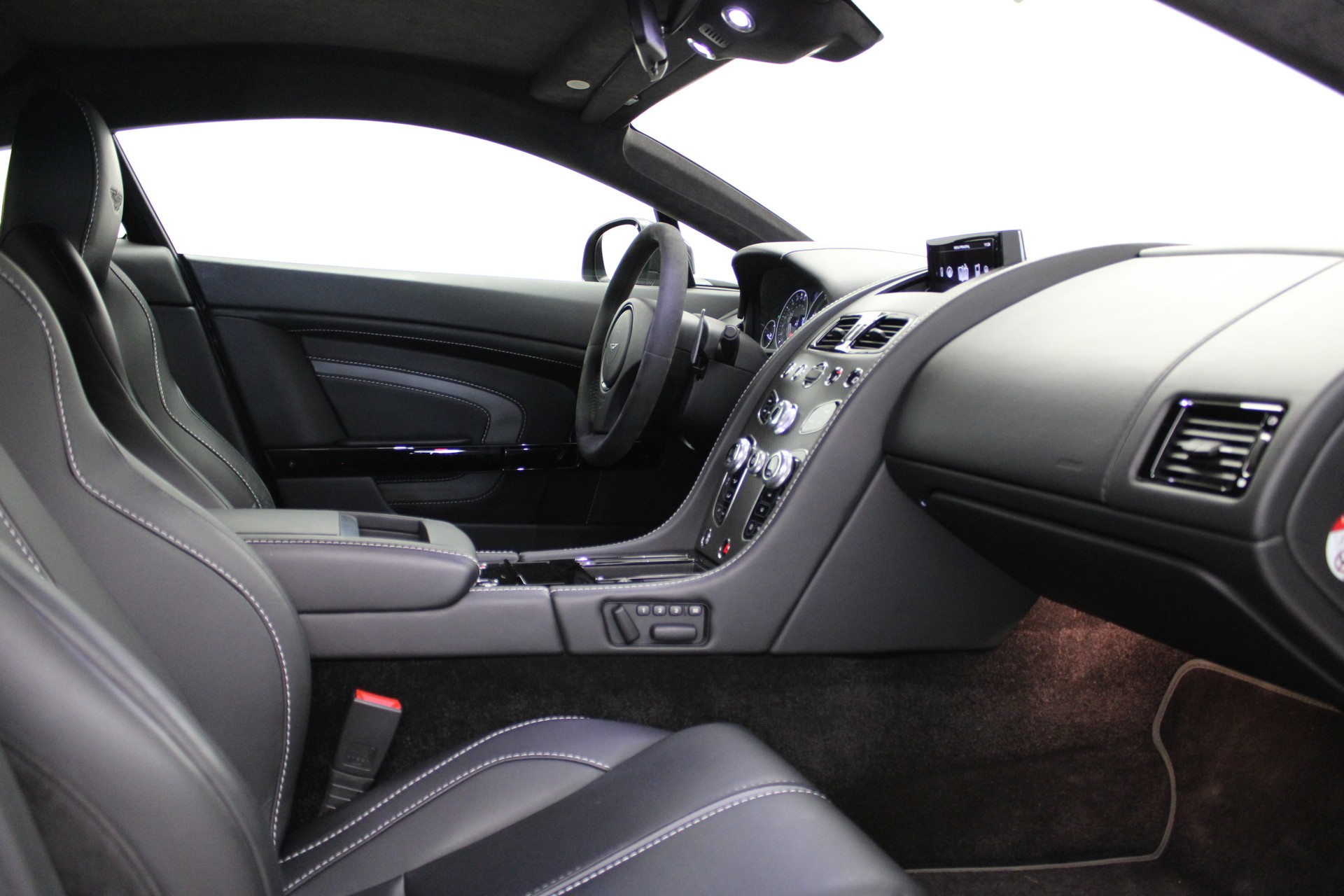 ASTON MARTIN V12 Vantage 5.9 S Sportshift-image-6