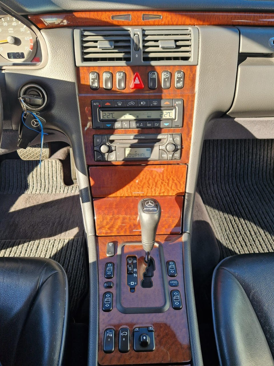MERCEDES-BENZ E 280 Avantgarde 4-Matic Automatic-image-9