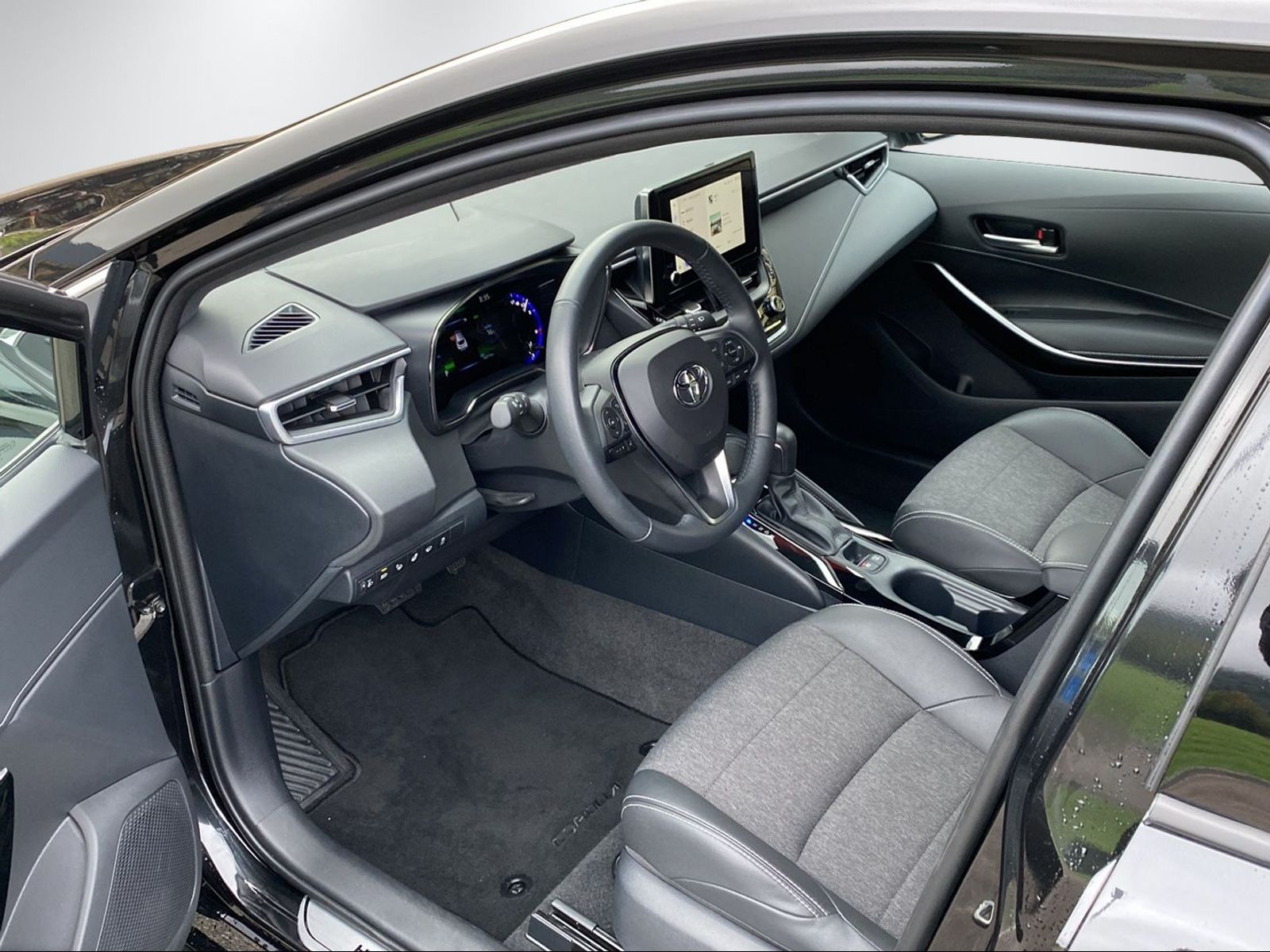 TOYOTA Corolla 1.8 HSD Trend-image-13