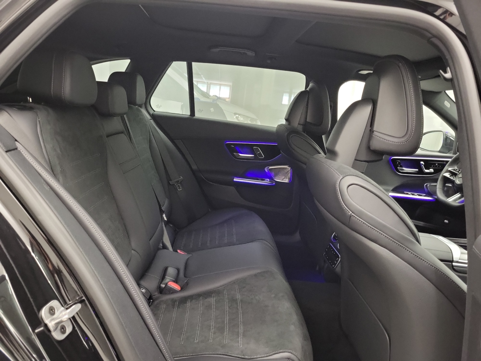 MERCEDES-BENZ C 220 d AMG Line 4Matic Swiss Star T-image-9
