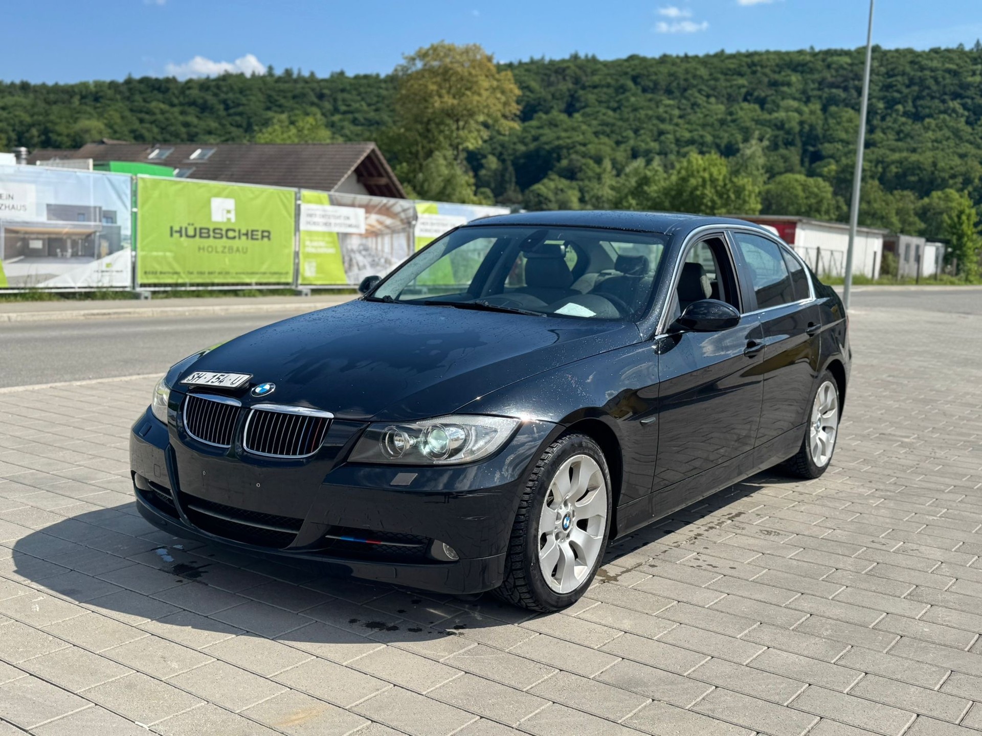 BMW 330xi-image-0