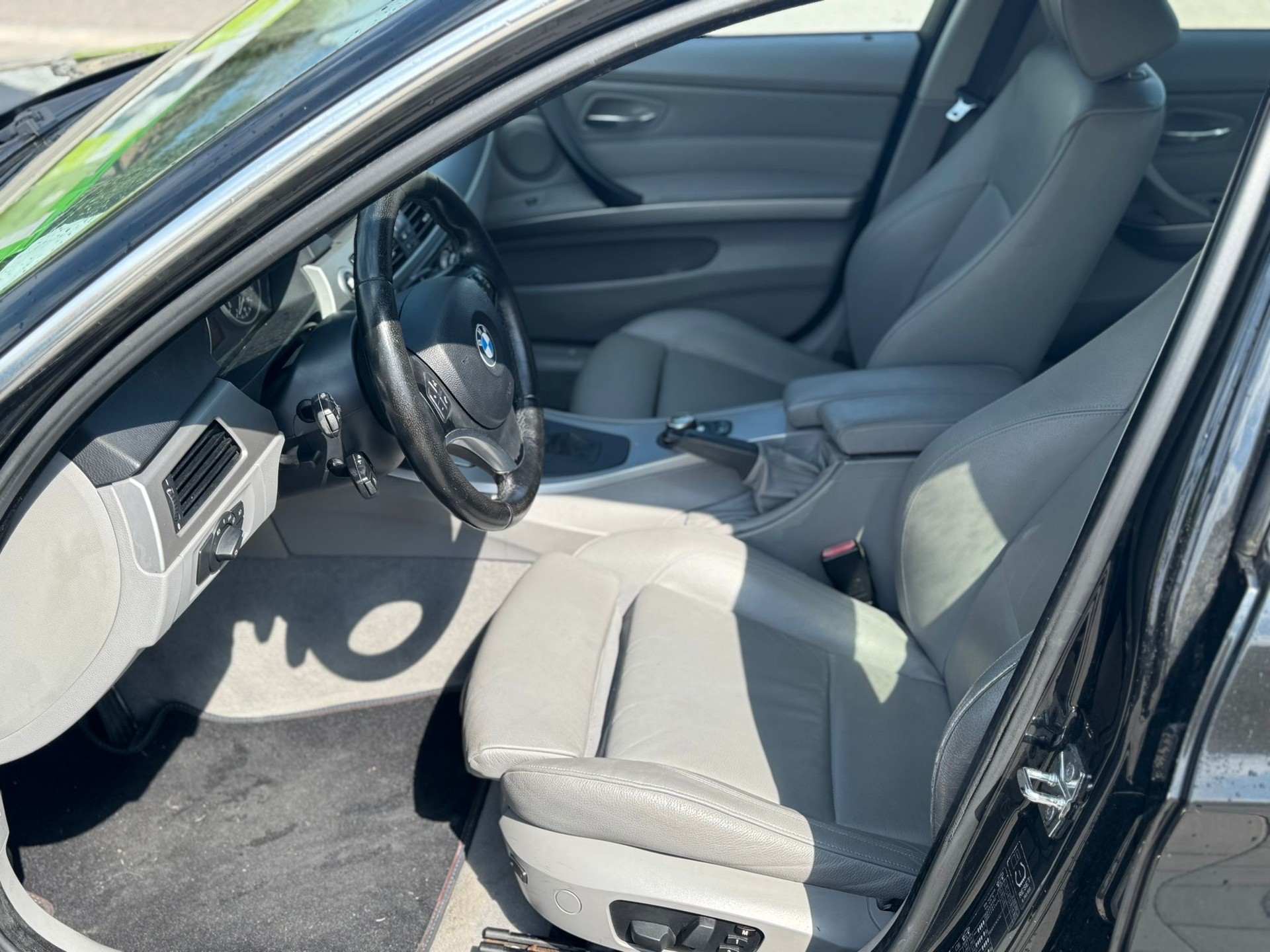 BMW 330xi-image-5