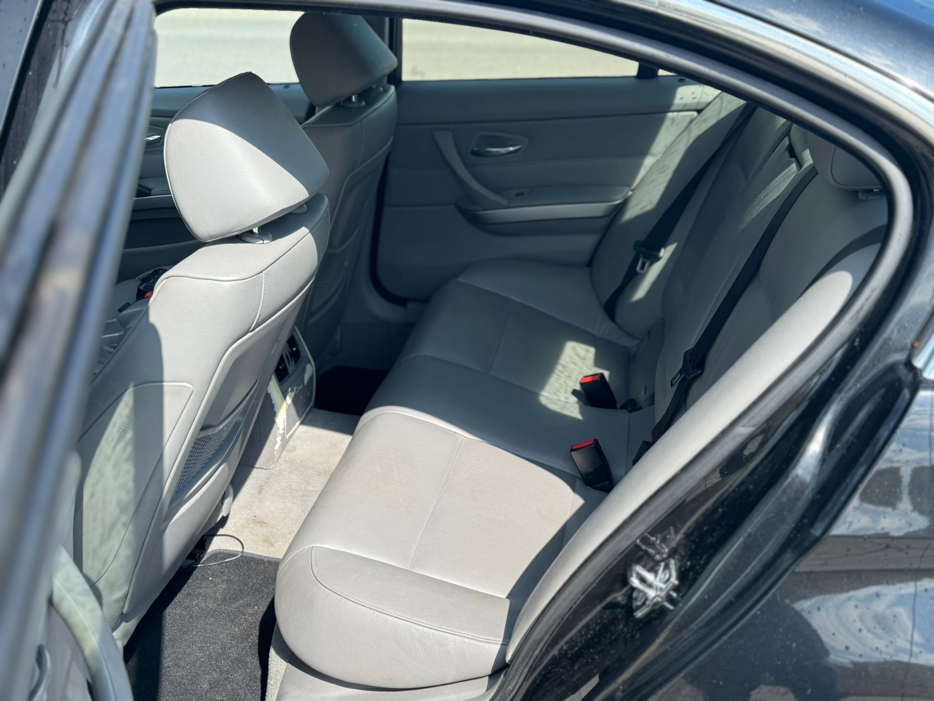 BMW 330xi-image-4