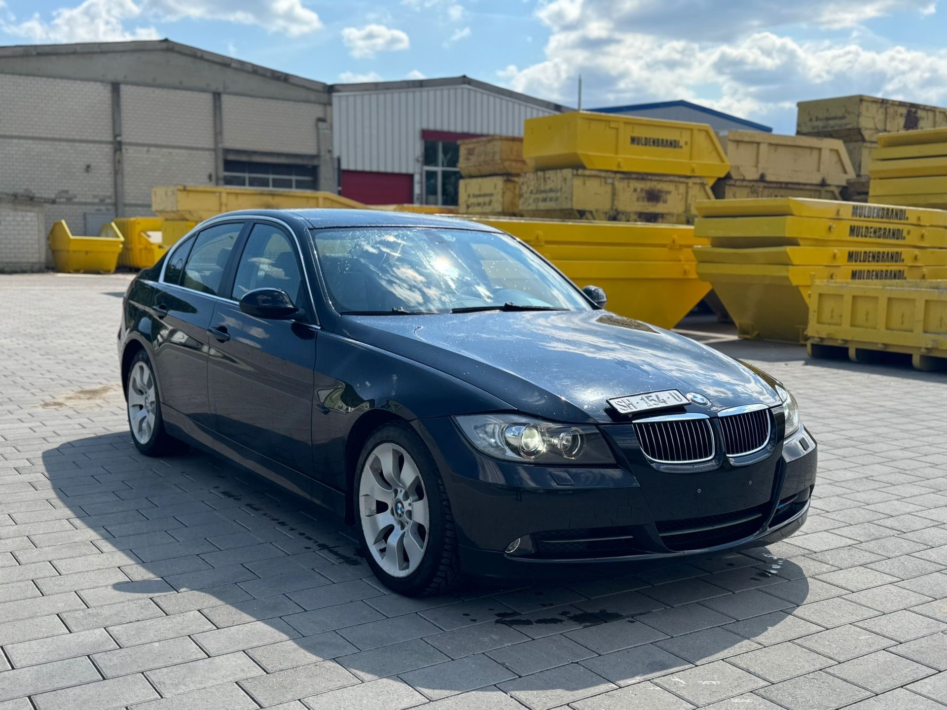 BMW 330xi-image-1
