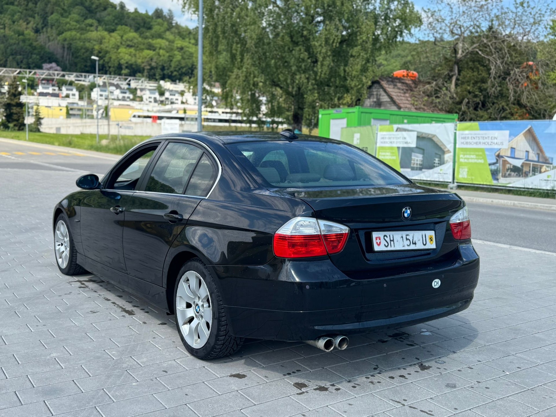 BMW 330xi-image-2