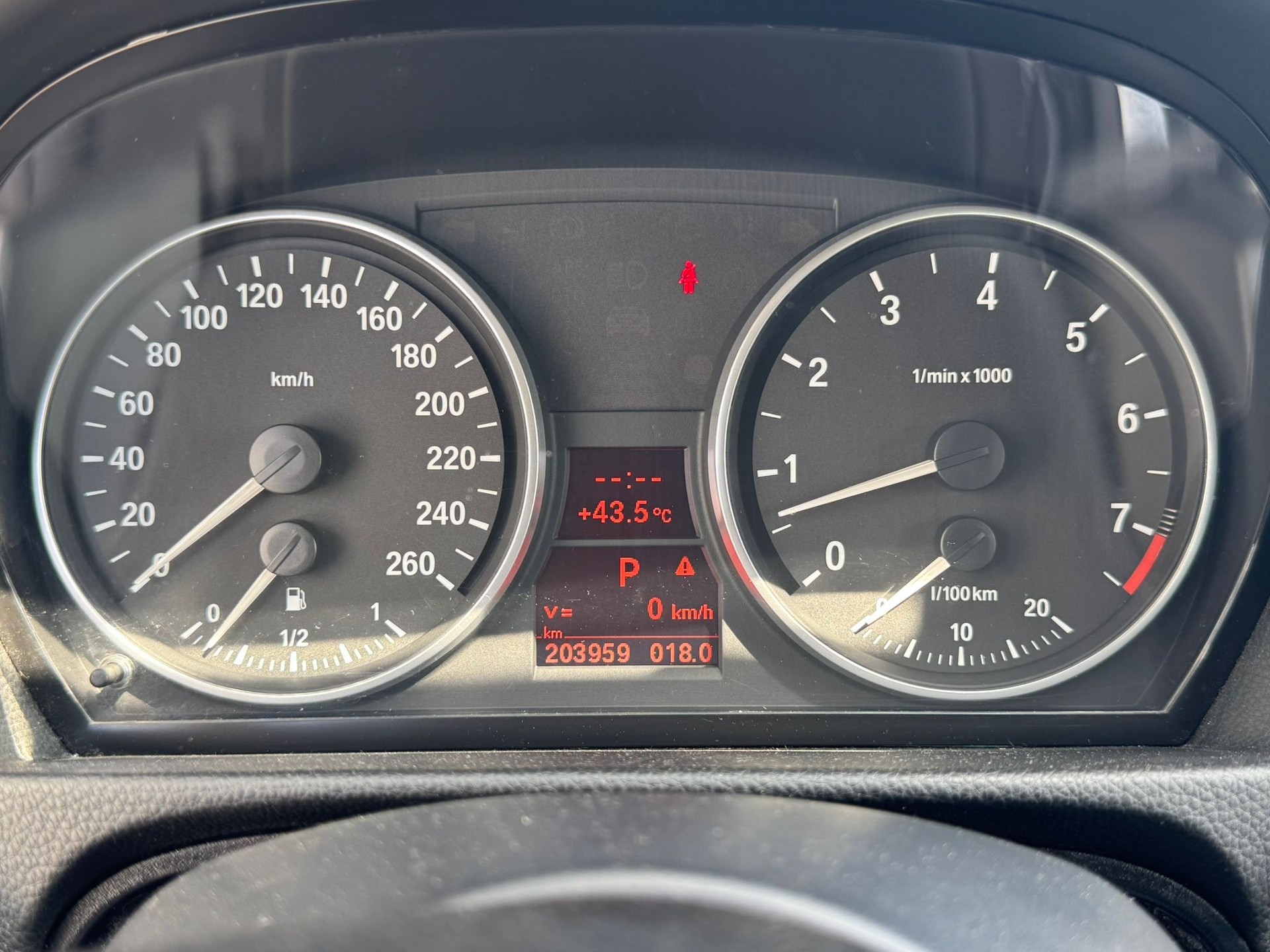 BMW 330xi-image-6