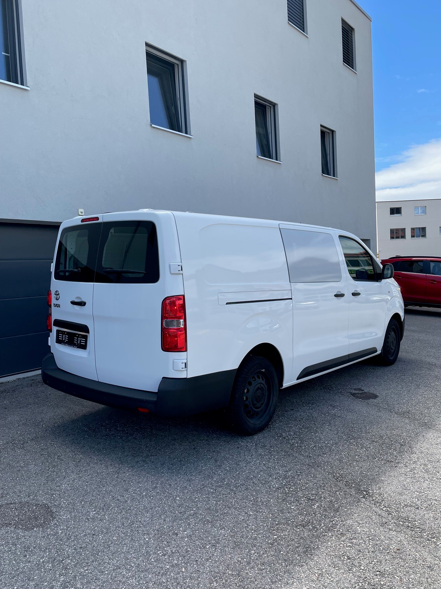 TOYOTA Proace 2.0D Panel Van Long Active 4x4-image-3
