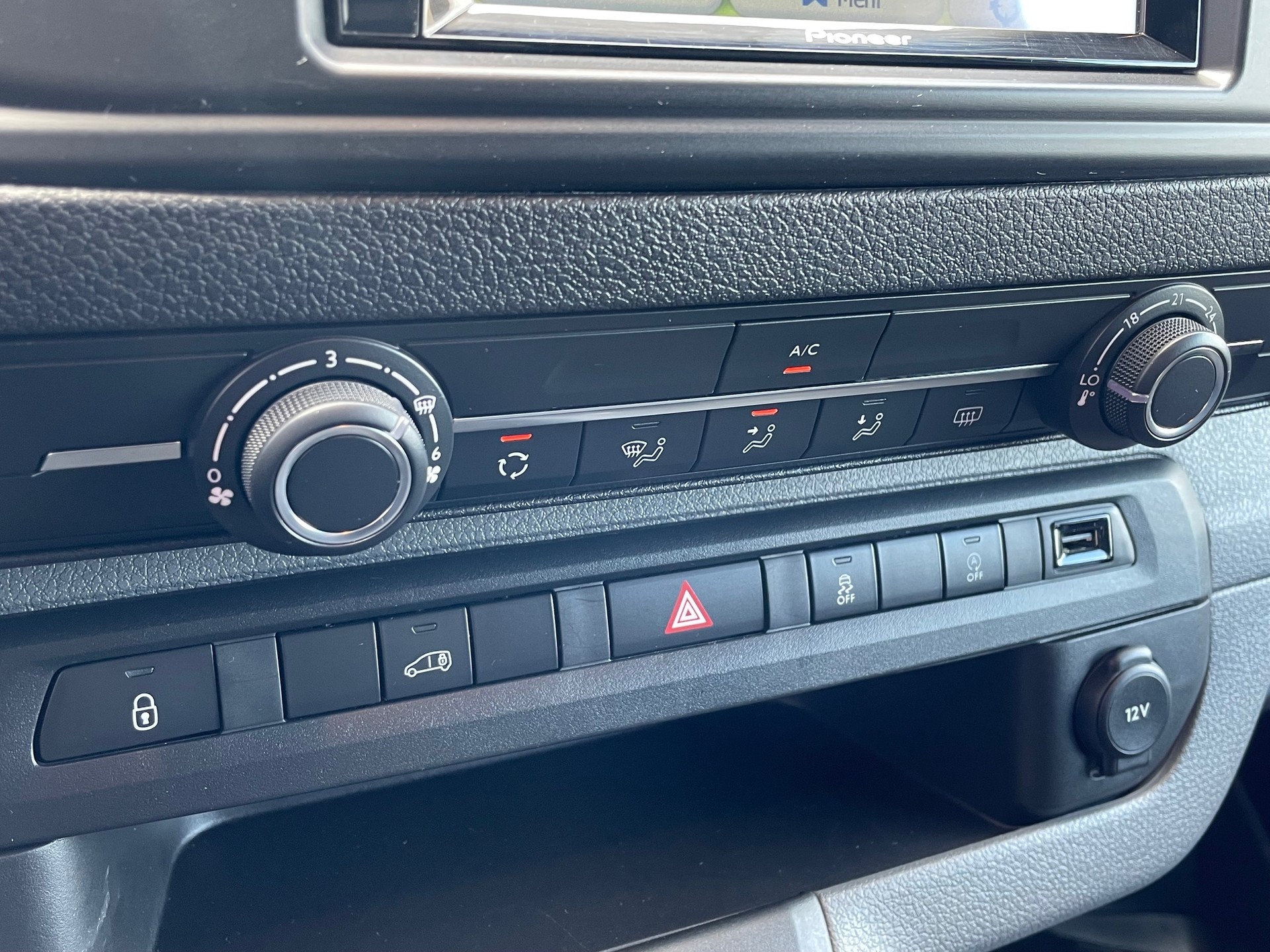 TOYOTA Proace 2.0D Panel Van Long Active 4x4-image-10