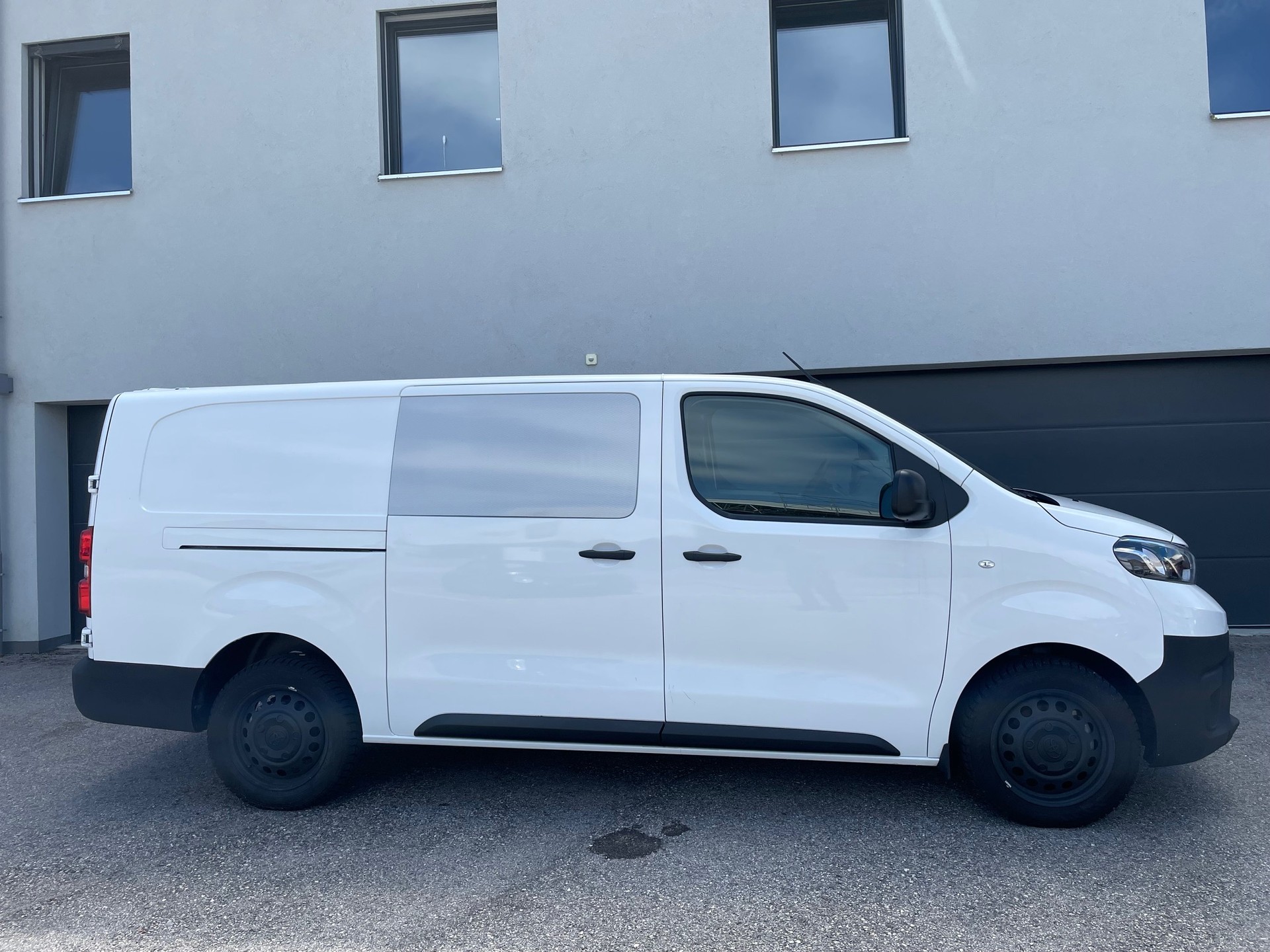 TOYOTA Proace 2.0D Panel Van Long Active 4x4-image-2