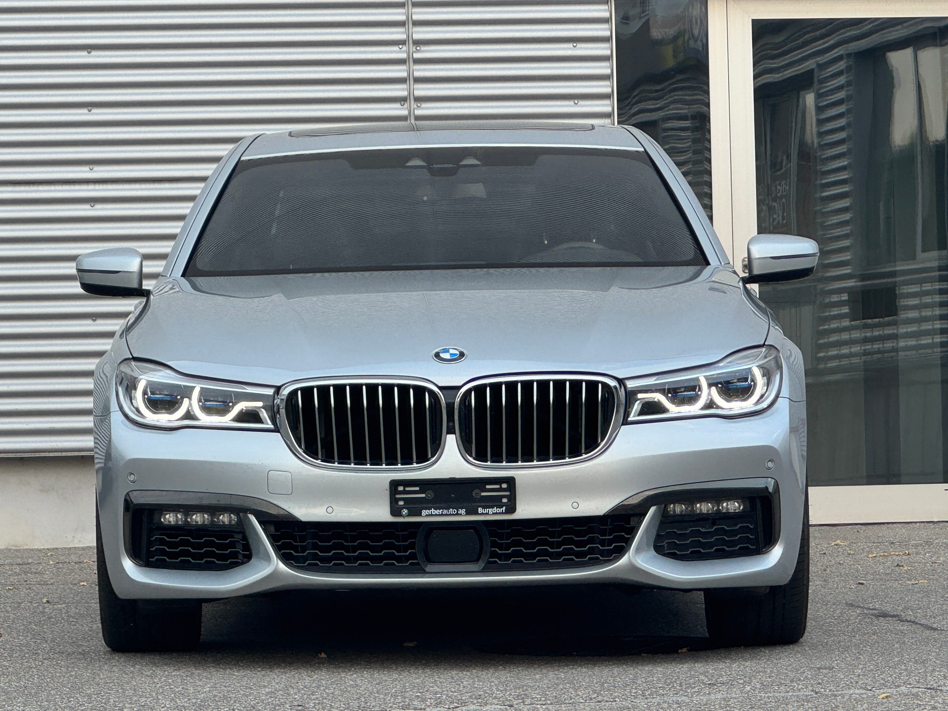BMW 750d xDrive Steptronic-image-5