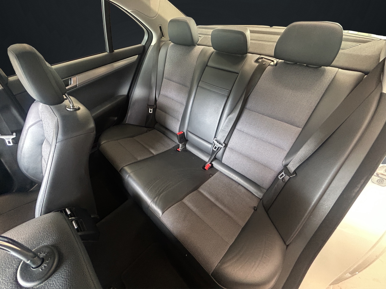 MERCEDES-BENZ C 180 BlueEfficiency Avantgarde 7G-Tronic-image-11