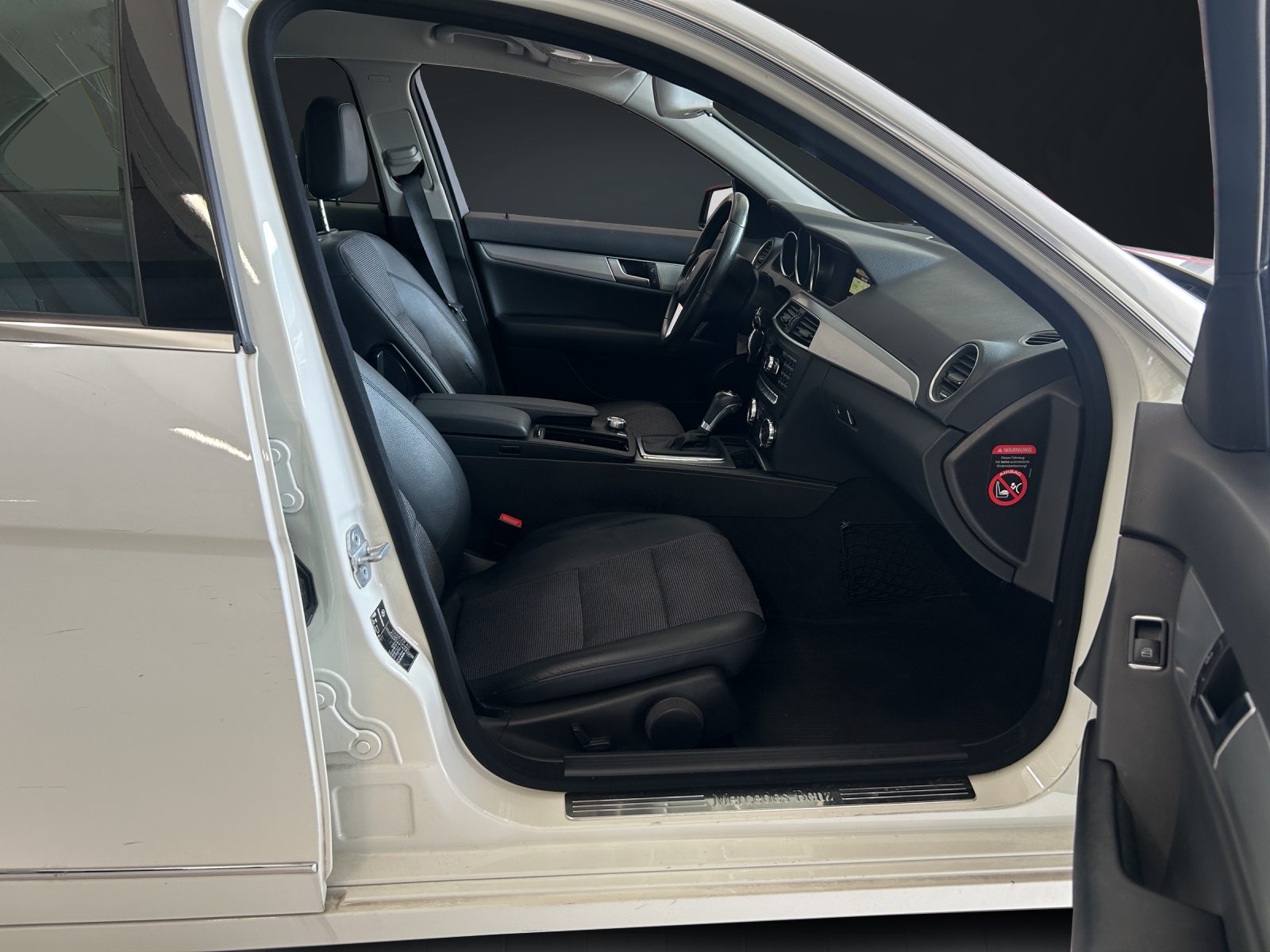 MERCEDES-BENZ C 180 BlueEfficiency Avantgarde 7G-Tronic-image-13