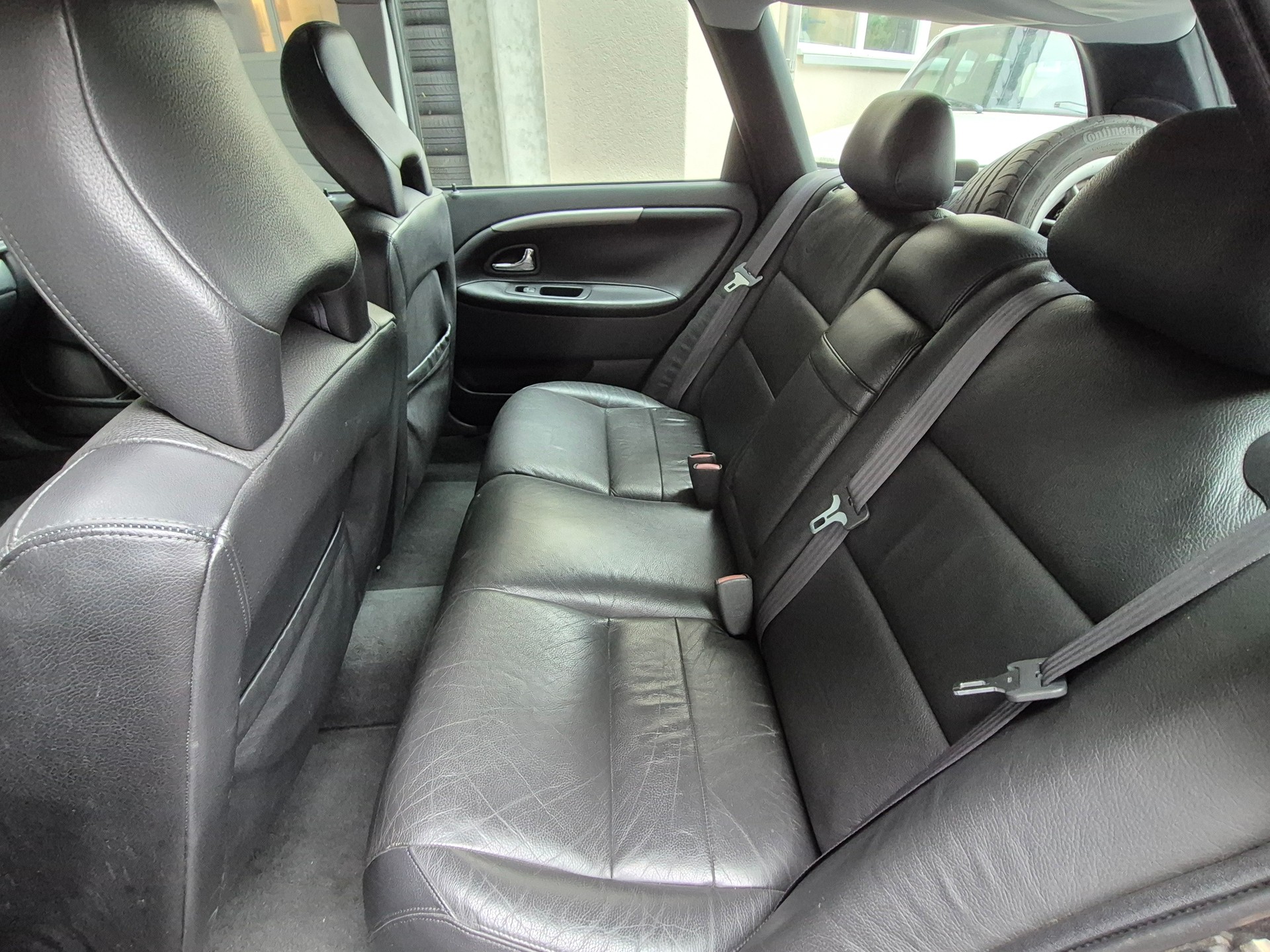VOLVO V40 T4 Sport Edition-image-10