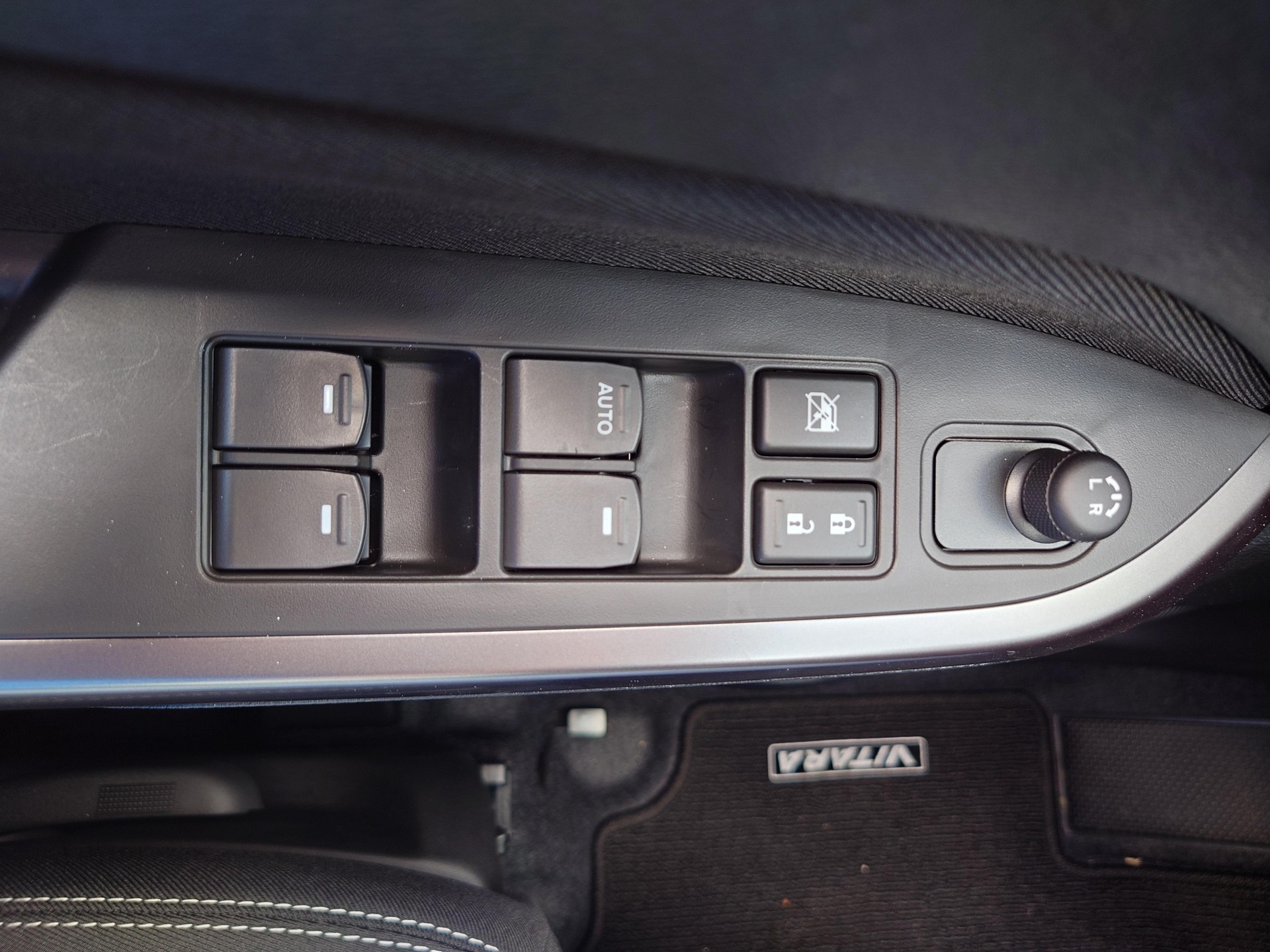 SUZUKI Vitara 1.4 T Compact+ Hybrid 4x4-image-11