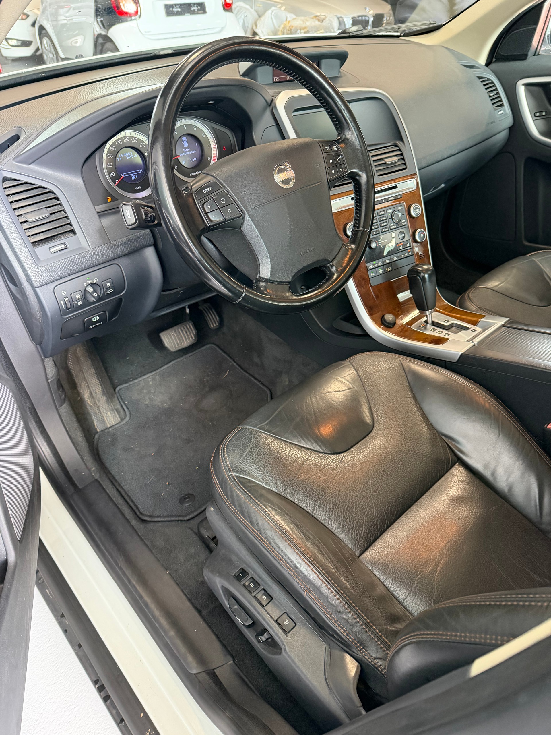 VOLVO XC60 T6 AWD Momentum Geartronic-image-10