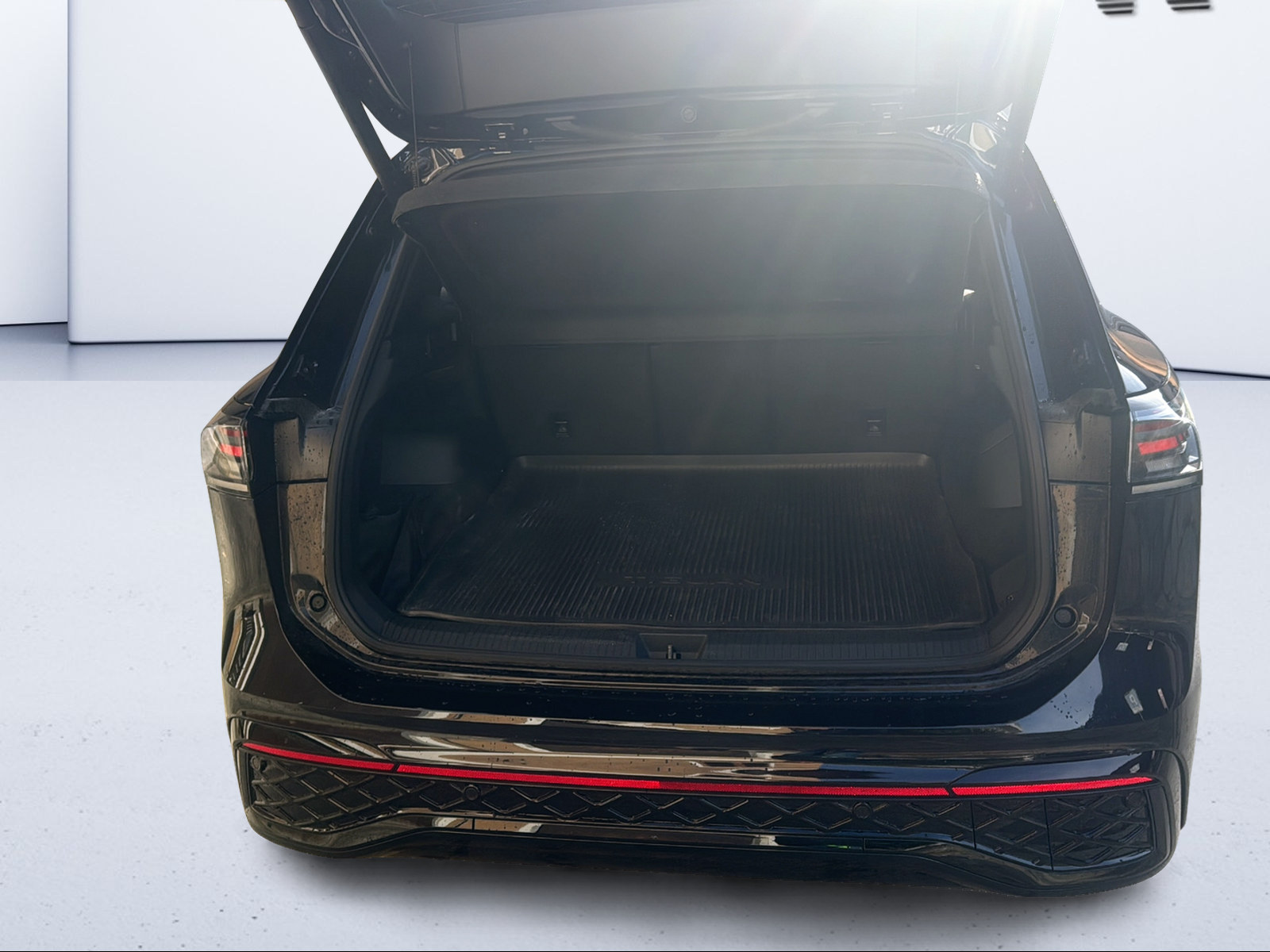 VW Tiguan 2.0 TDI SCR R-Line 4Motion DSG-image-8