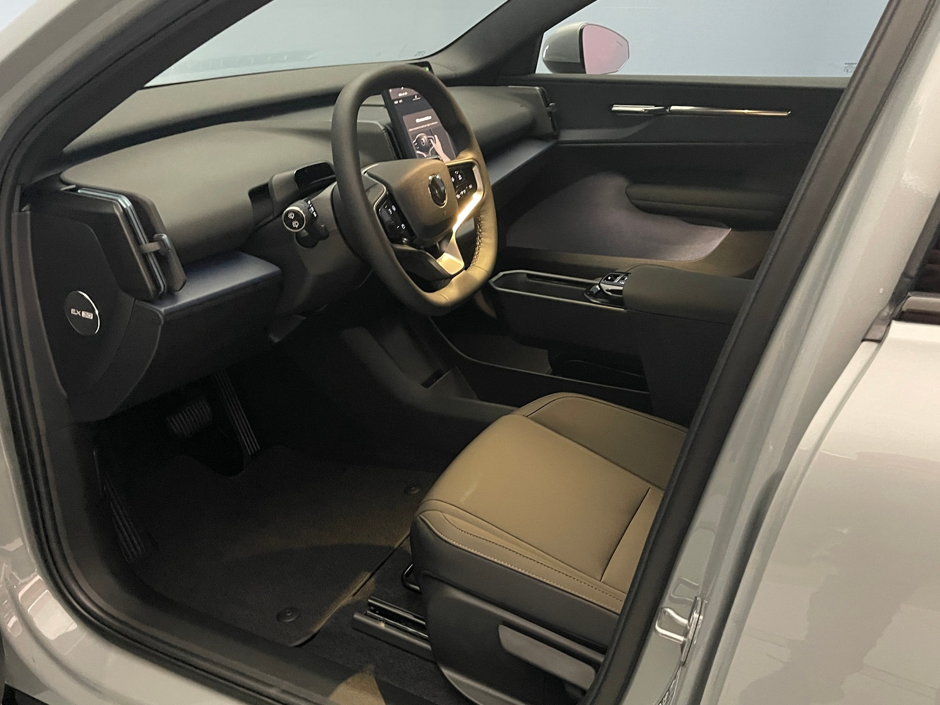 VOLVO EX30 E40 Core-image-8