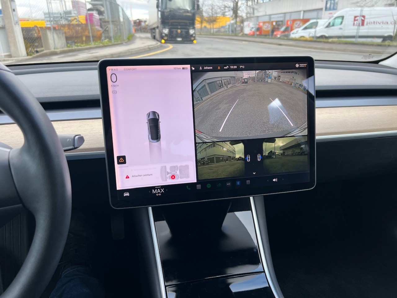 TESLA Model 3-image-10