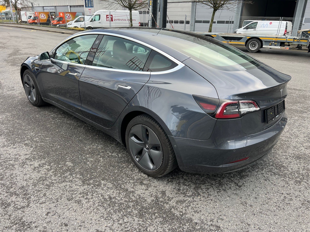 TESLA Model 3-image-3