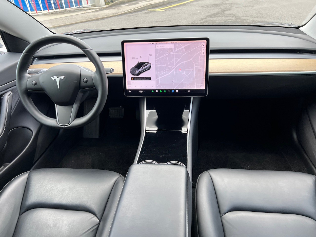 TESLA Model 3-image-9