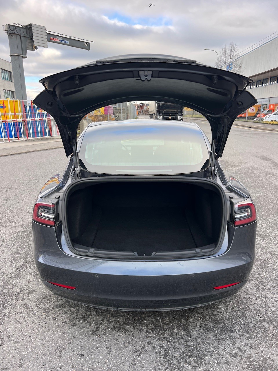 TESLA Model 3-image-15