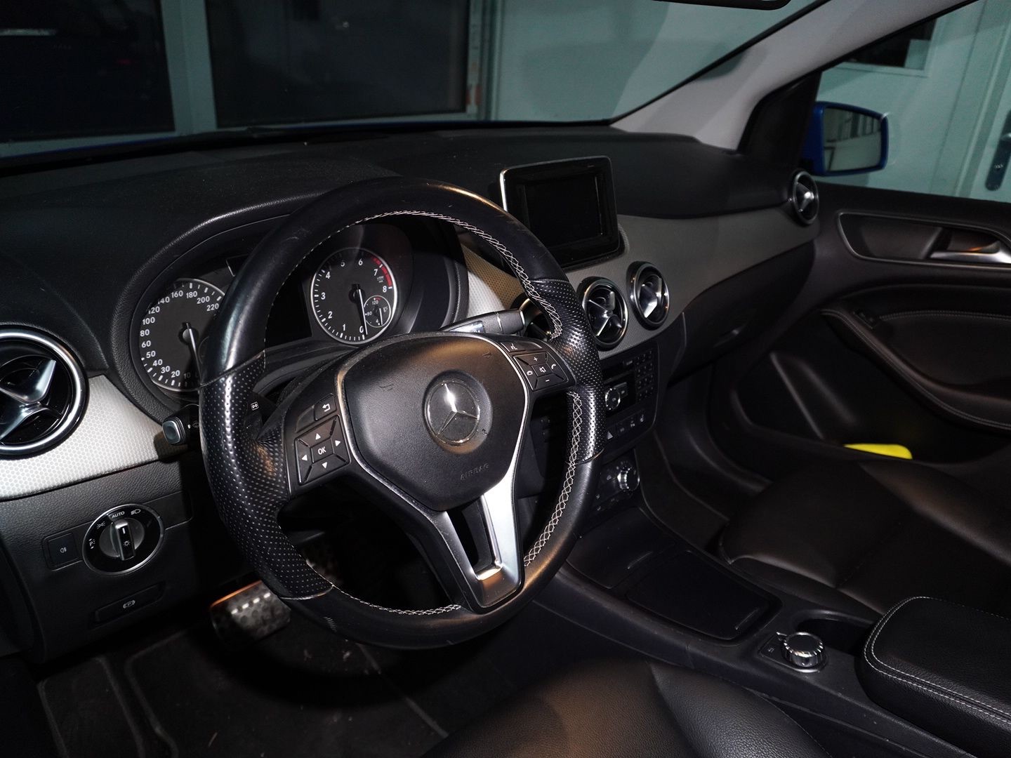 MERCEDES-BENZ B 200 7G-DCT-image-2