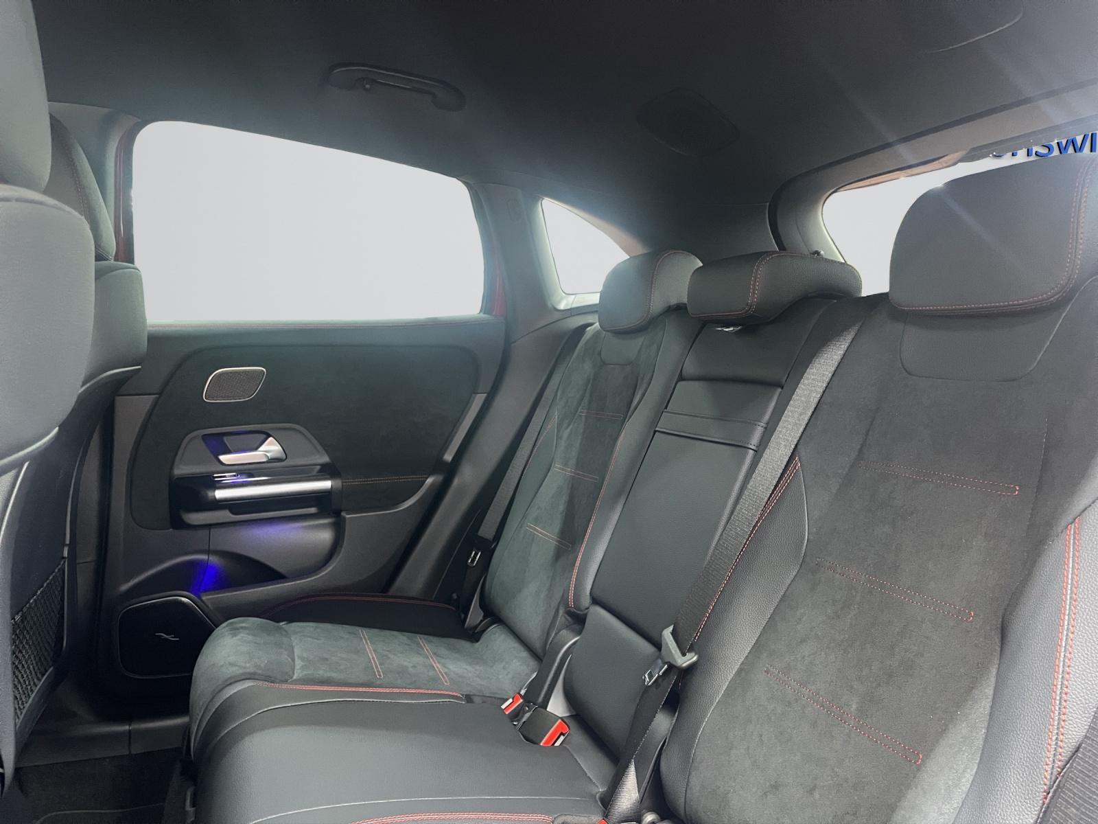 MERCEDES-BENZ GLA 200 Night Star AMG Line-image-7