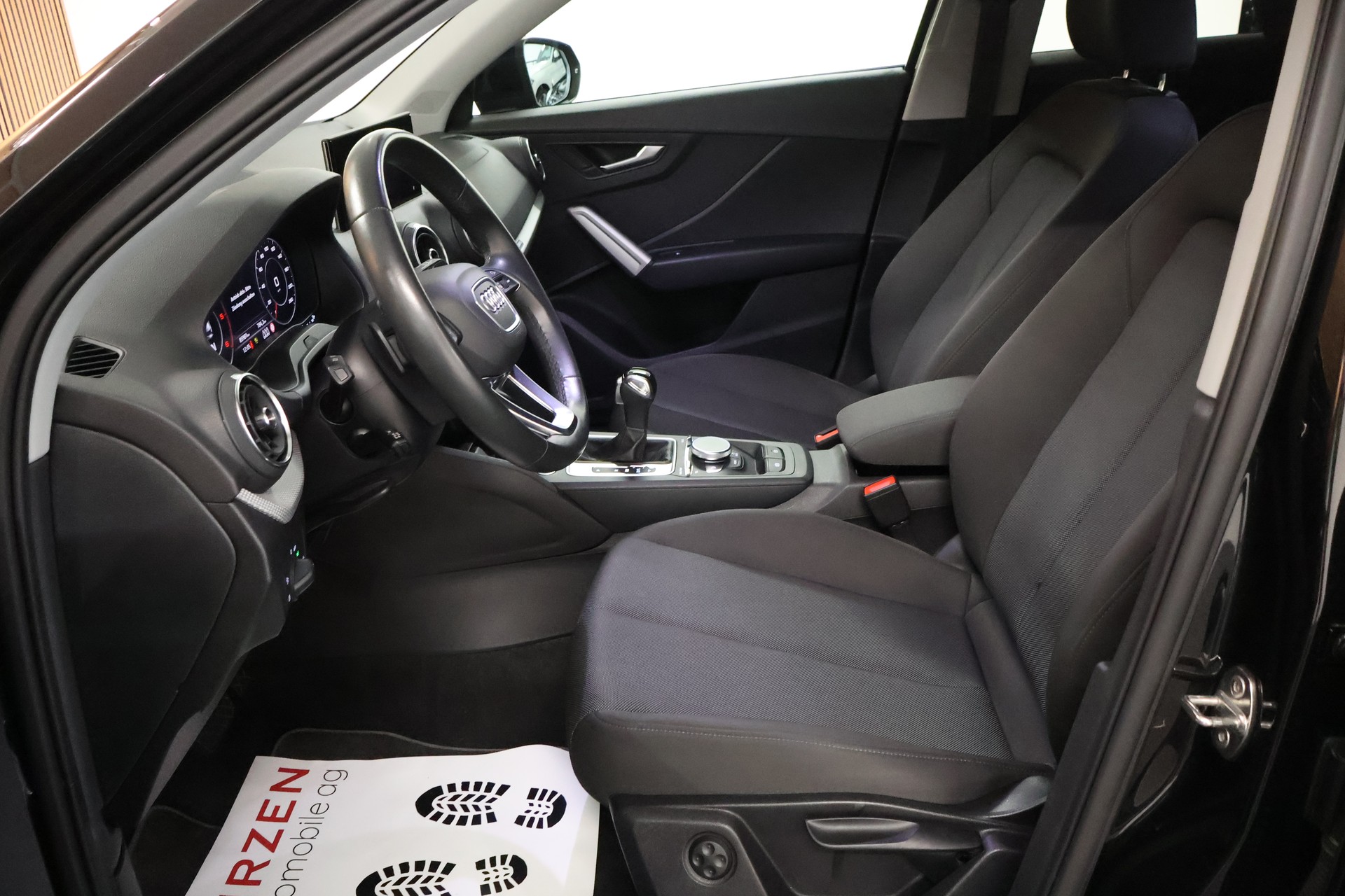 AUDI Q2 35 TDI S line quattro S-tronic-image-8