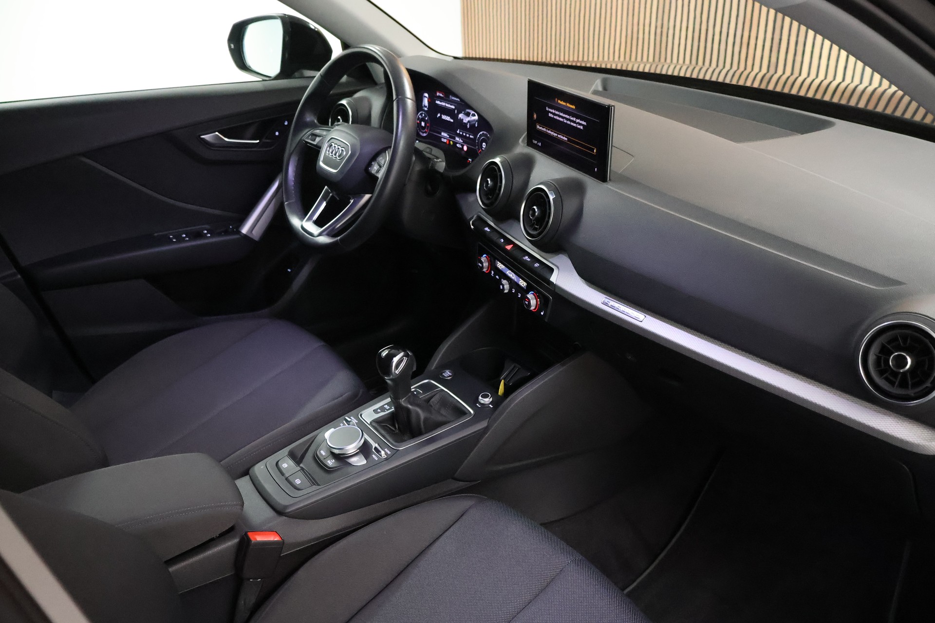 AUDI Q2 35 TDI S line quattro S-tronic-image-14