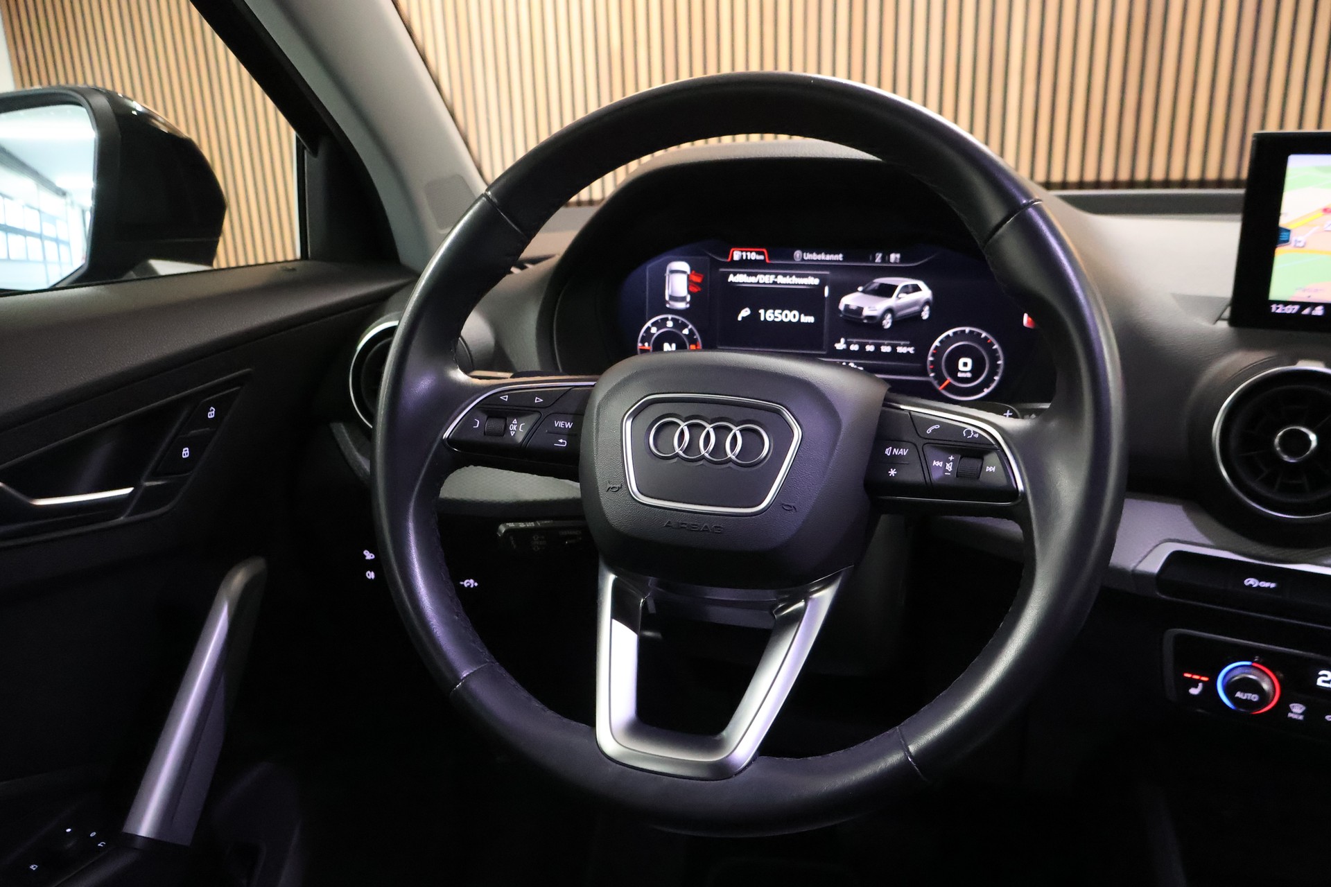 AUDI Q2 35 TDI S line quattro S-tronic-image-16