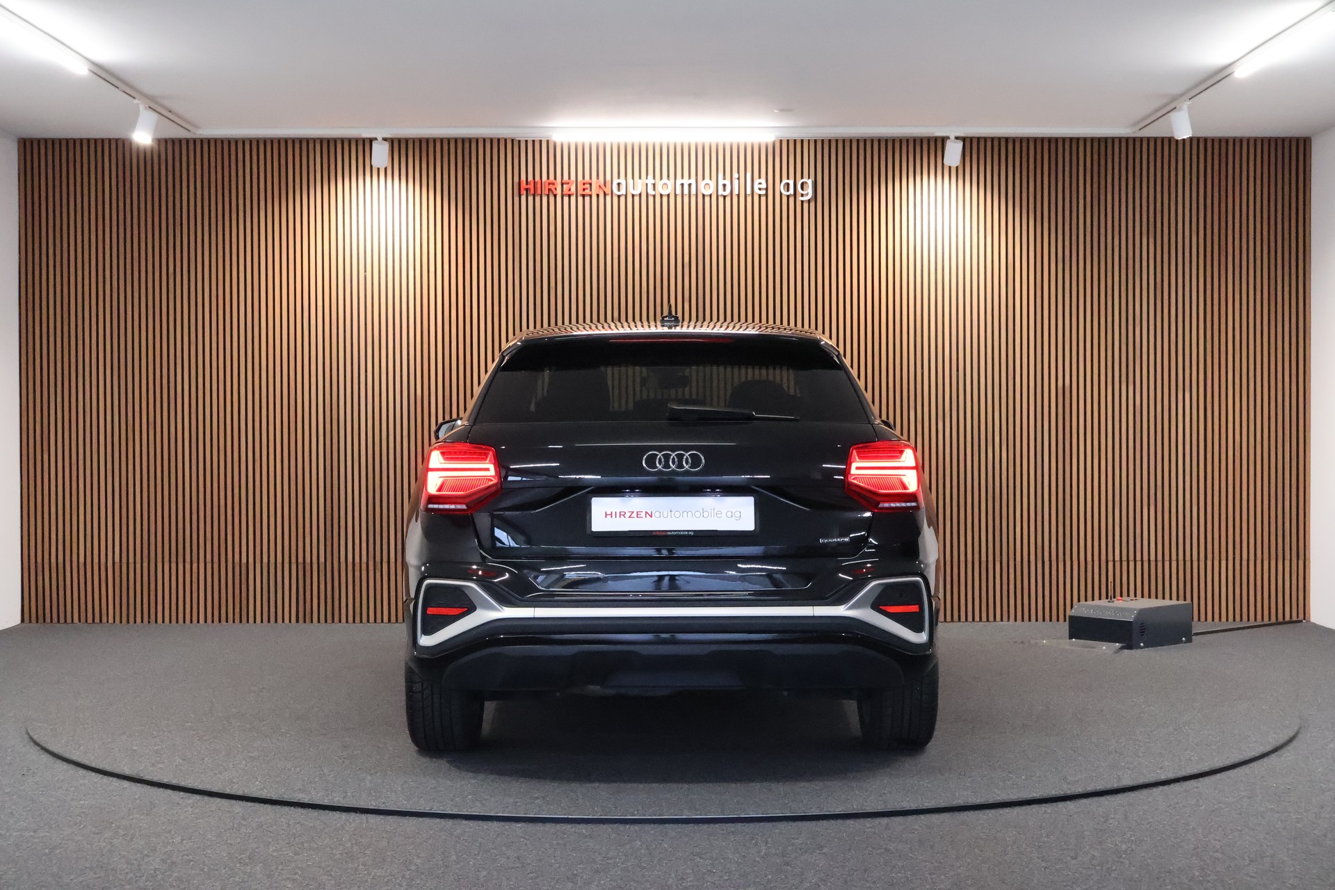 AUDI Q2 35 TDI S line quattro S-tronic-image-3